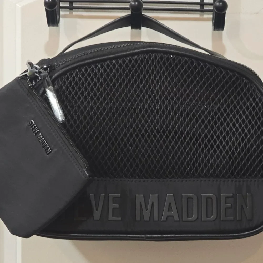 Steve Madden Logo Zip Around Mesh Soft Traincase-‎ Black